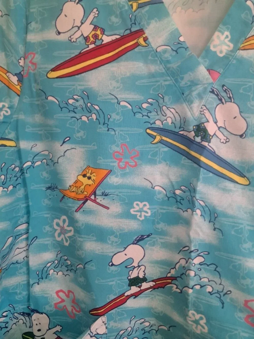 Peanuts Snoopy Summer Surfer Beach Scrub Top Turquoise M Medium Women's - Picture 4 of 6